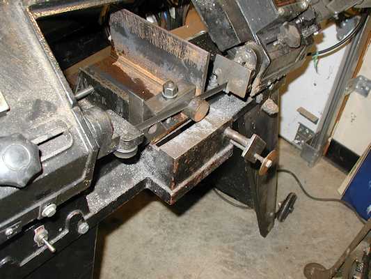 Sawing, Viewed at an angle